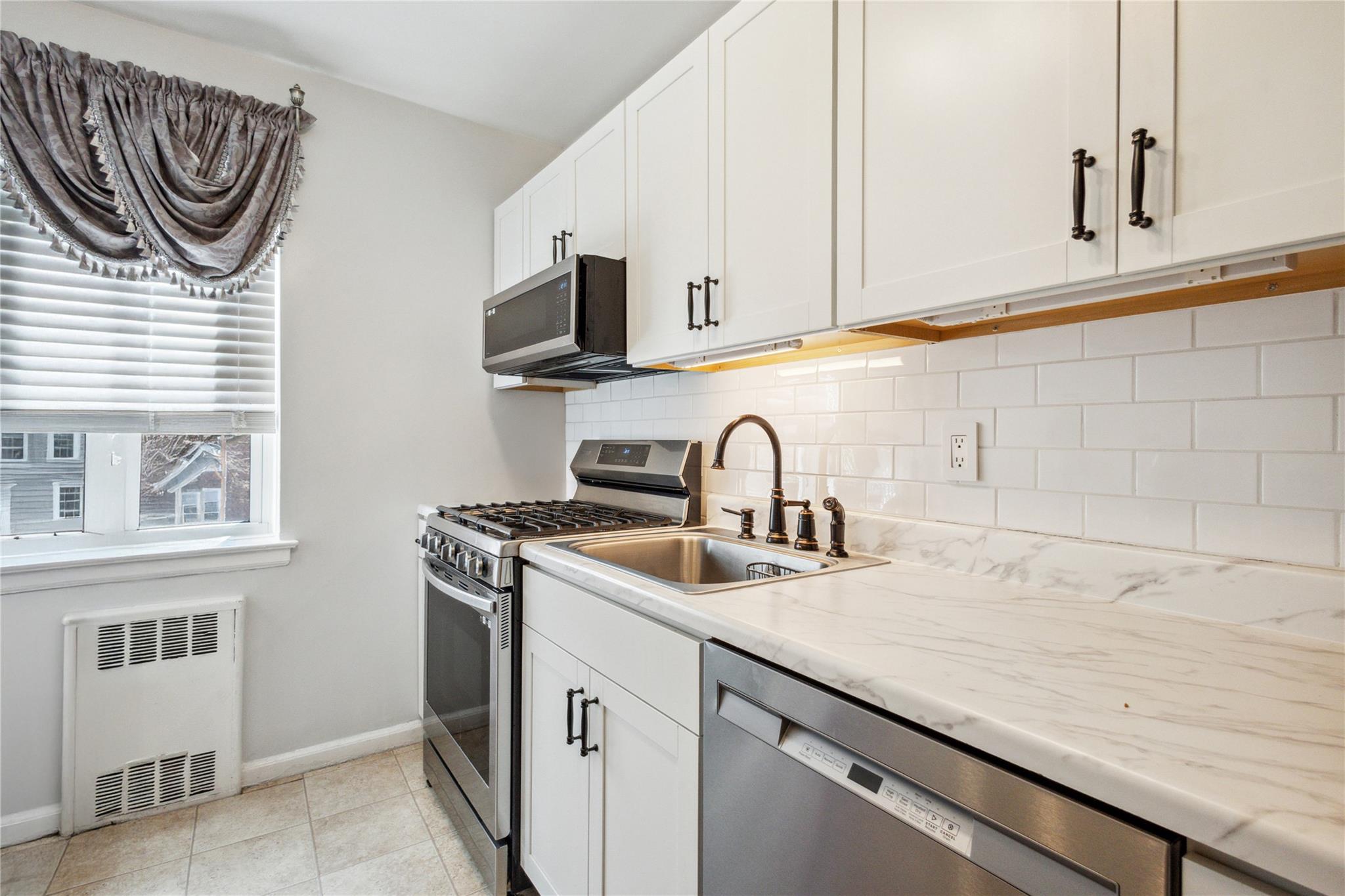 30 Cathedral Avenue #2A, Hempstead, New York image 13