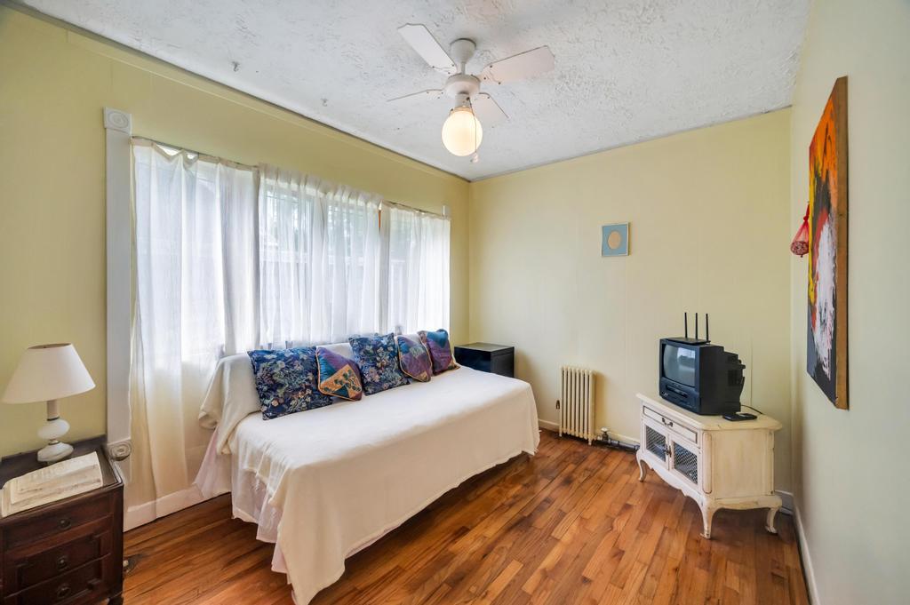 23 Dale Avenue, Hempstead, New York image 17
