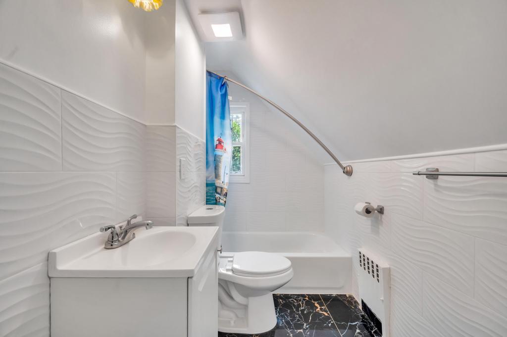 23 Dale Avenue, Hempstead, New York image 23