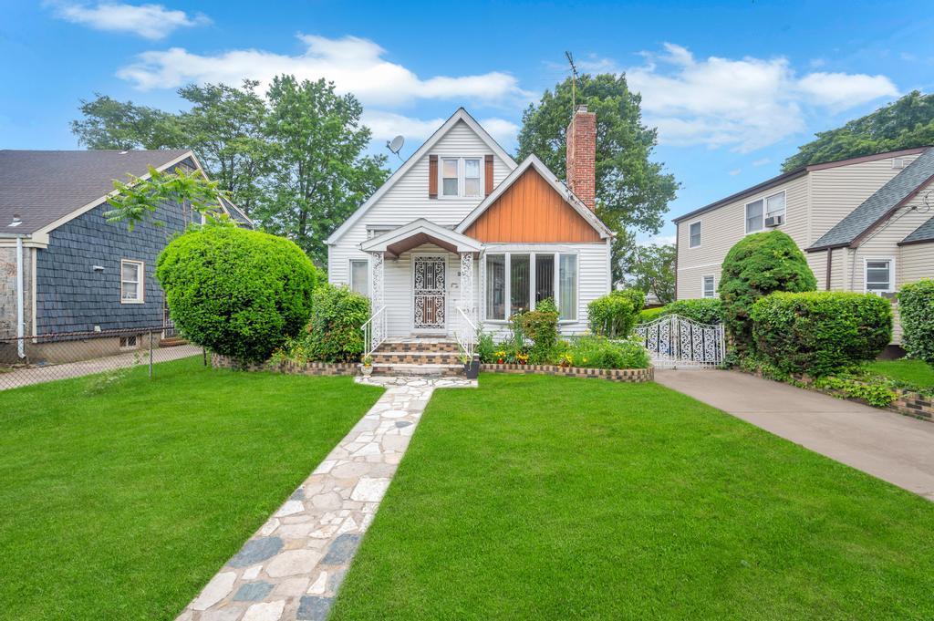 23 Dale Avenue, Hempstead, New York image 1