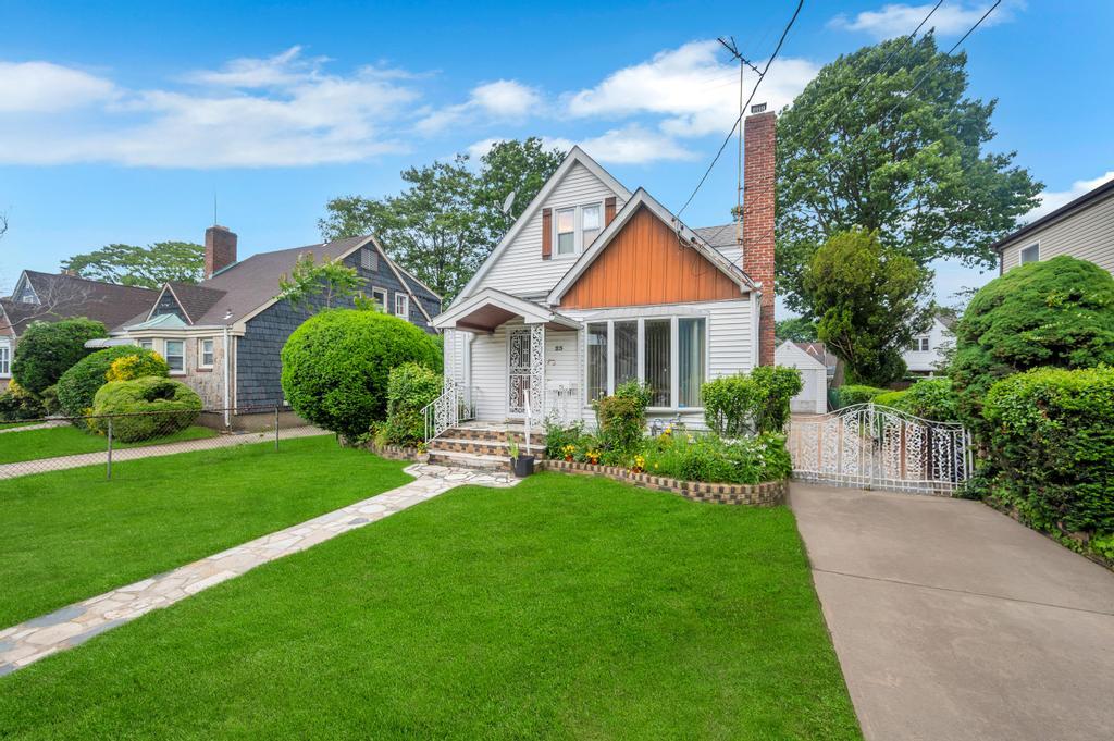 23 Dale Avenue, Hempstead, New York image 2