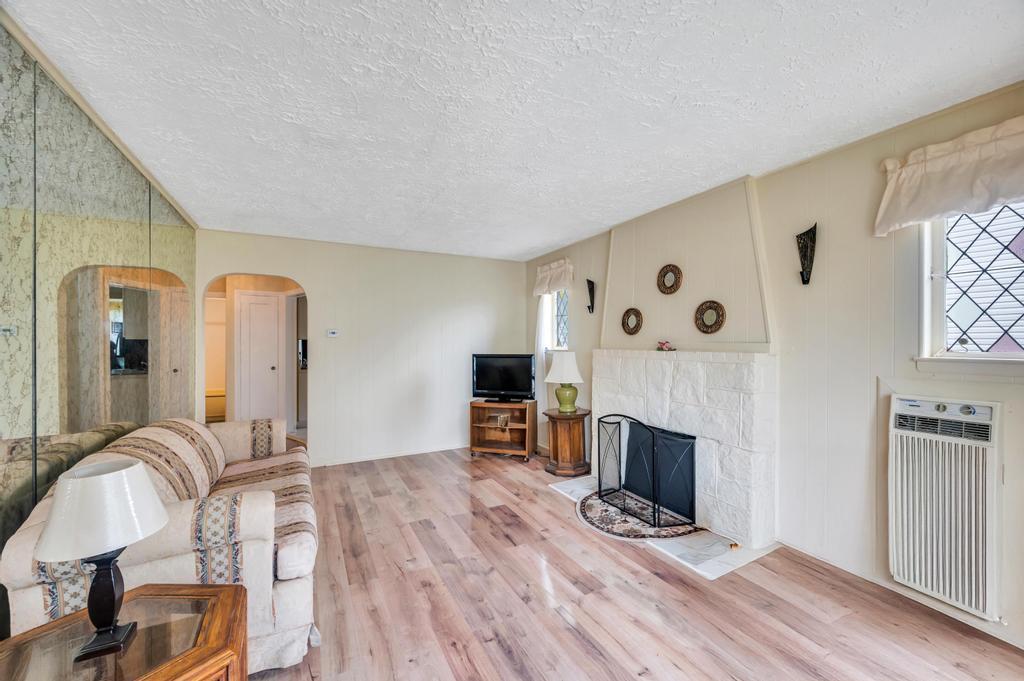 23 Dale Avenue, Hempstead, New York image 7