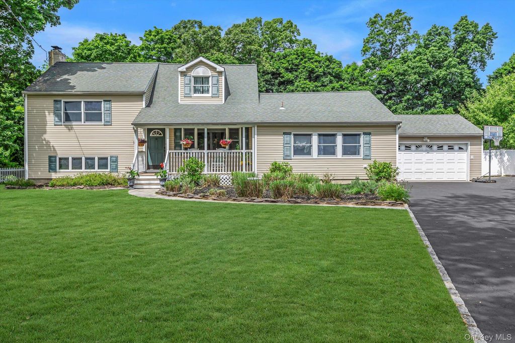 Photo of 14 Brittany Court, Northport, NY 11768 (MLS # 1006645)
