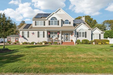 6 Landings Lane Patchogue NY 11772