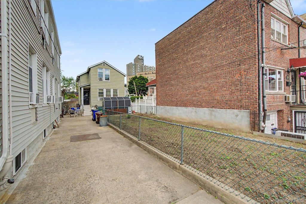 Photo of 1608 Merry Avenue, Bronx, NY 10461 (MLS # 1006195)