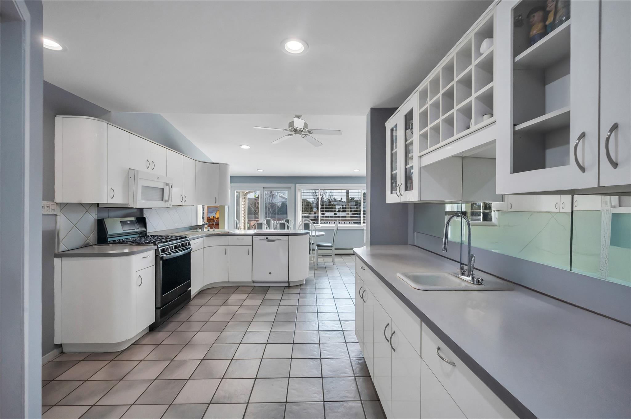 9 Birchwood Court, Syosset, New York image 8