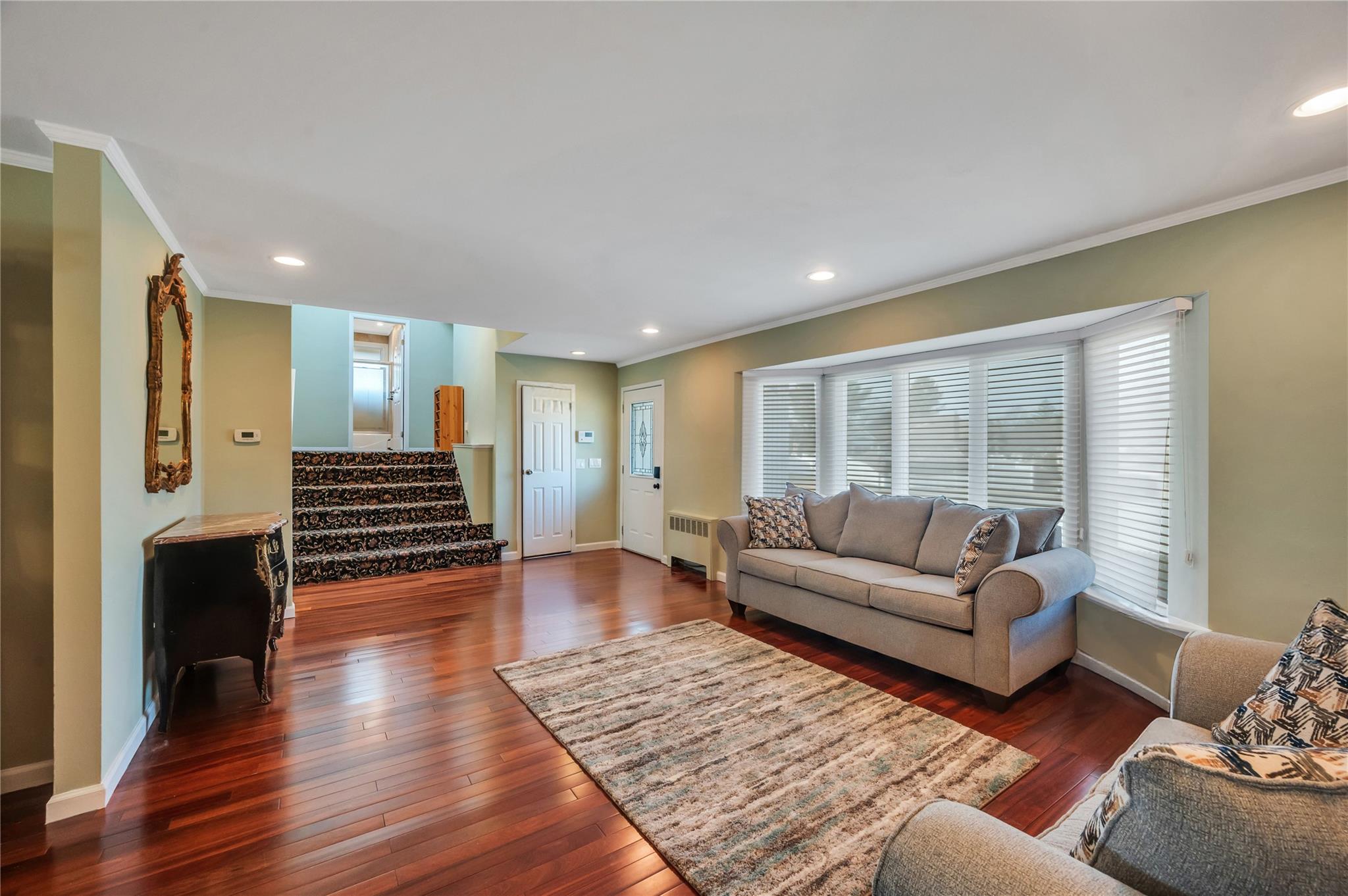 9 Birchwood Court, Syosset, New York image 3