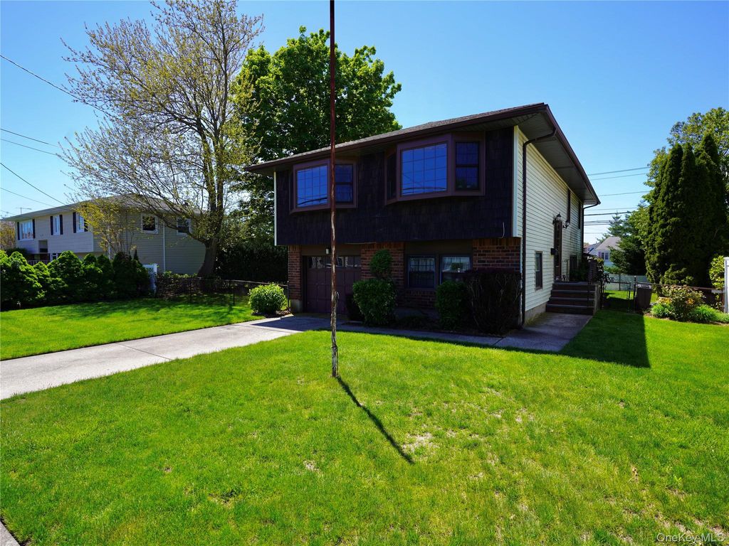 Photo of 9 John Street, Bethpage, NY 11714 (MLS # 999491)