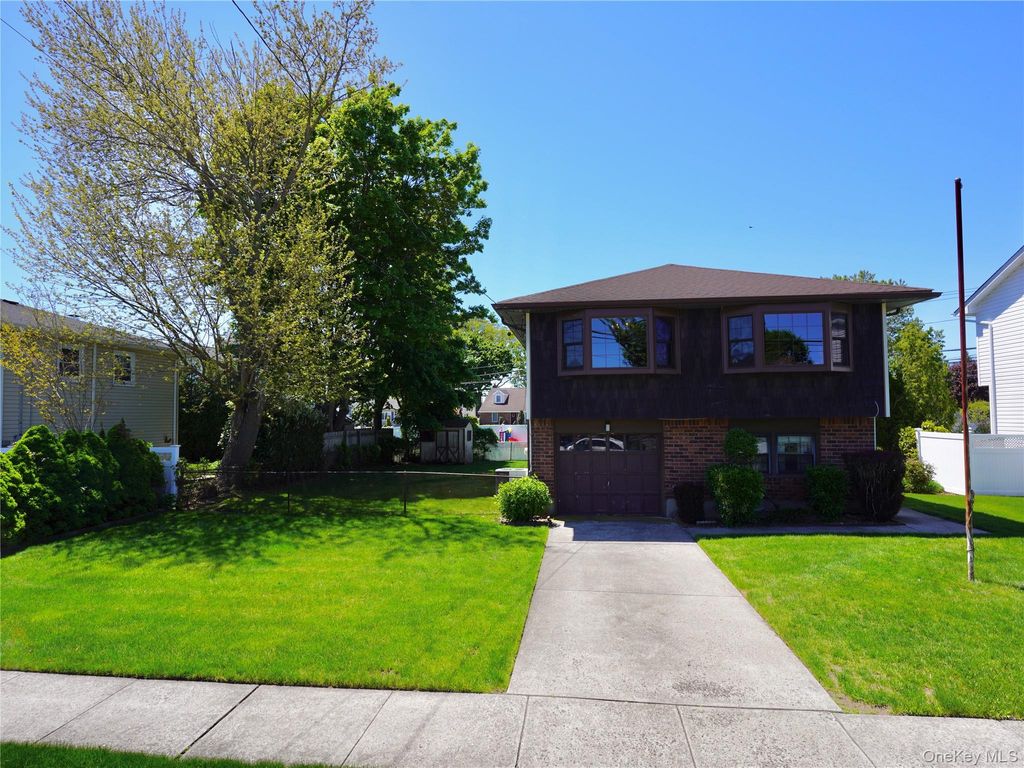 Photo of 9 John Street, Bethpage, NY 11714 (MLS # 999491)