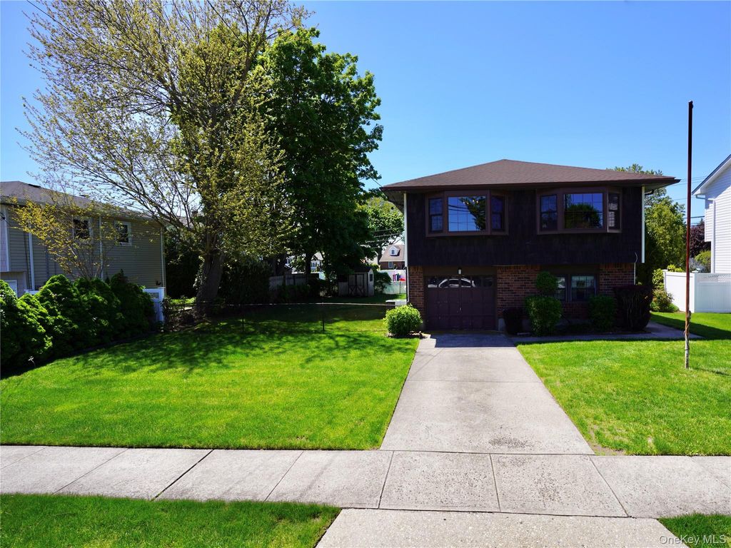 Photo of 9 John Street, Bethpage, NY 11714 (MLS # 999491)