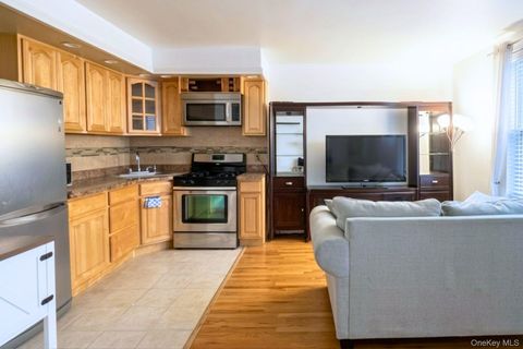 193-02 39 Avenue 1 Flushing NY 11358