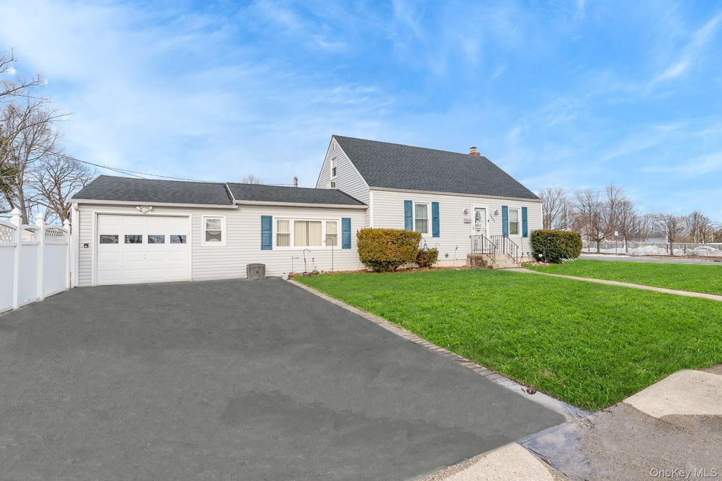 Photo of 3683 Hawk Road, Levittown, NY 11756 (MLS # 965538)