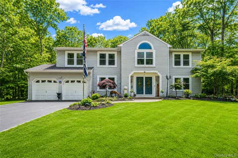 Homes For Sale - 2 Barbara Anne Street<br/> Manorville, NY 11949