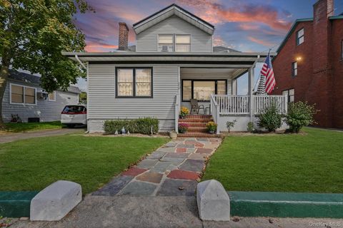 Photo of 250 Beach 140th Street, Belle Harbor, NY 11694 (MLS # 919082)