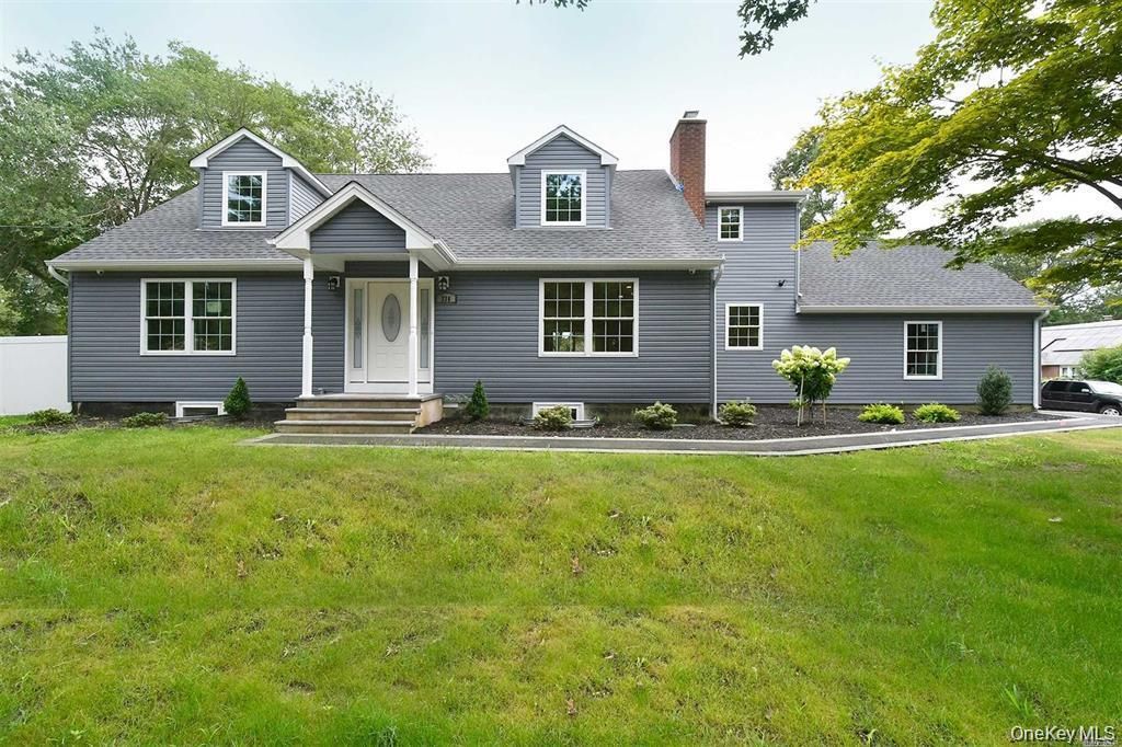 Photo of 336 Nicolls Road, Deer Park, NY 11729 (MLS # 943579)