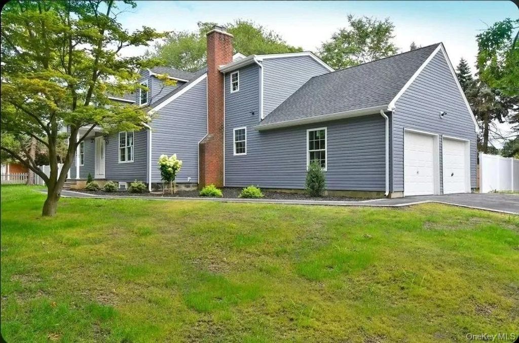 Photo of 336 Nicolls Road, Deer Park, NY 11729 (MLS # 943579)