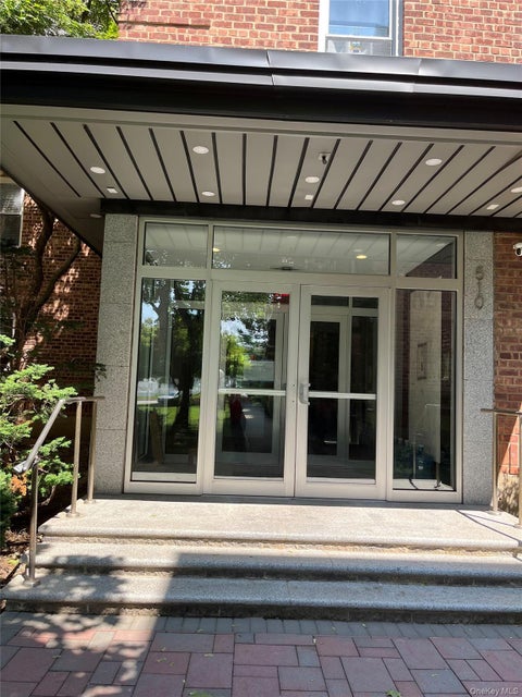 Photo of 510 Dubois Ave AVE #c3, North Valley Stream, NY 11581 (MLS # 1049544)