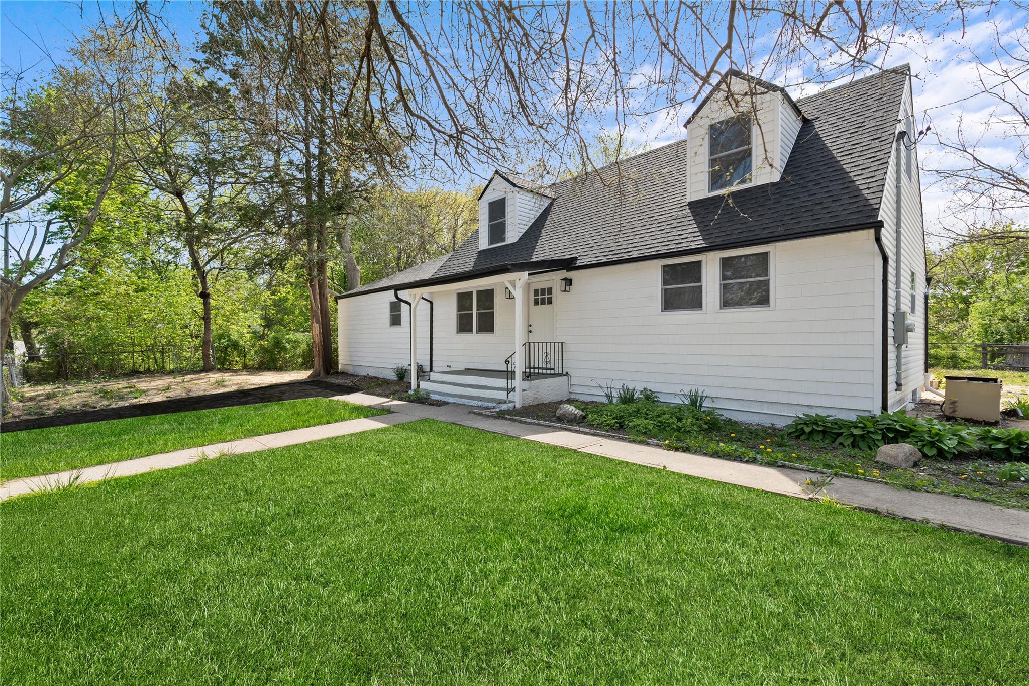 21 Lehigh Avenue, Centereach, New York image 2