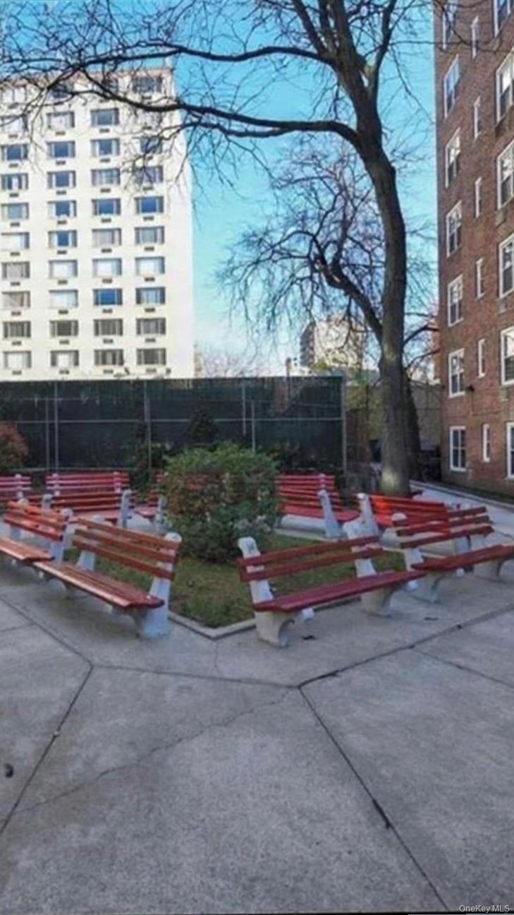 142-05 Roosevelt Avenue 602