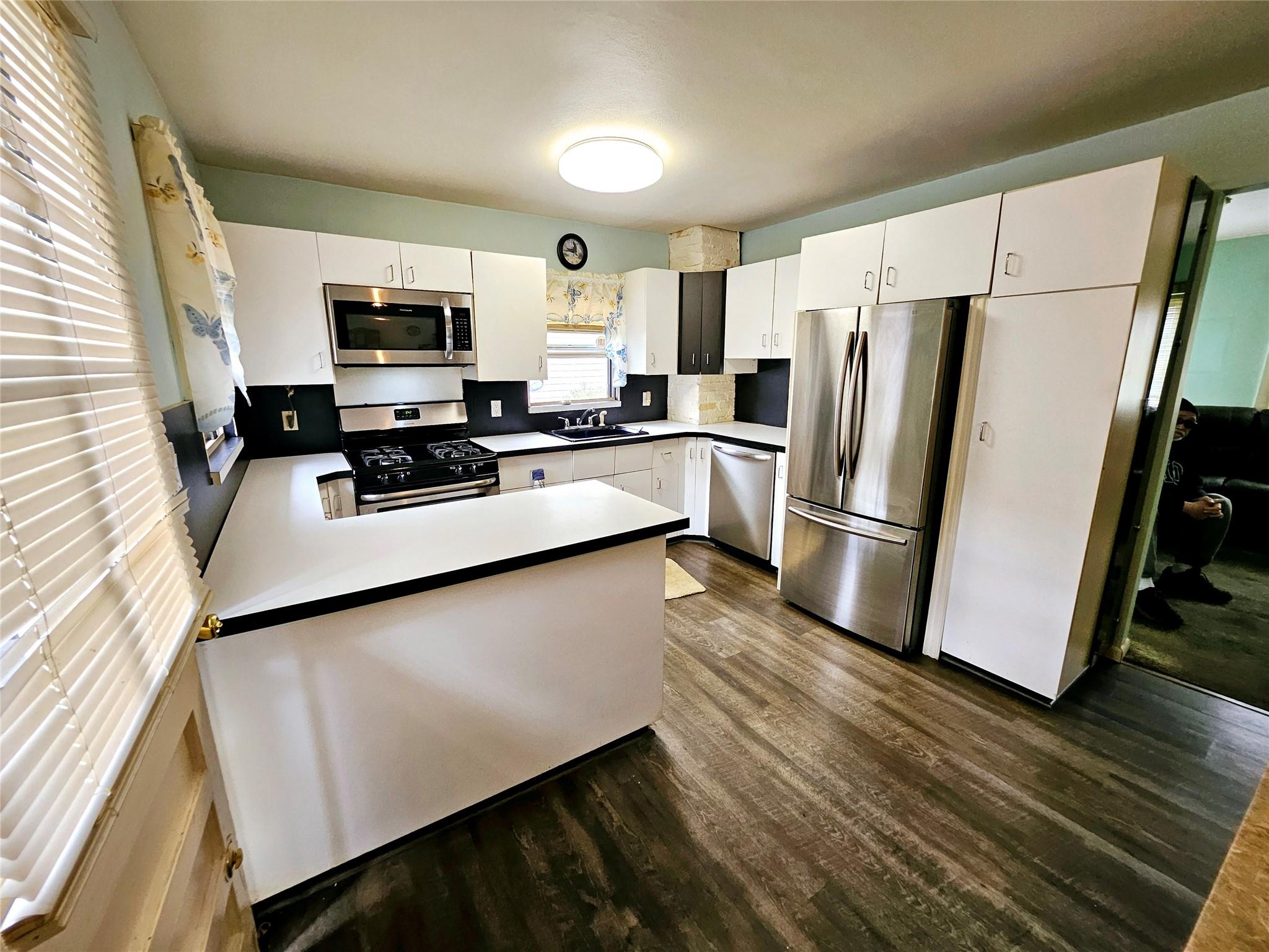11 Kuhl Avenue, Hicksville, New York image 5