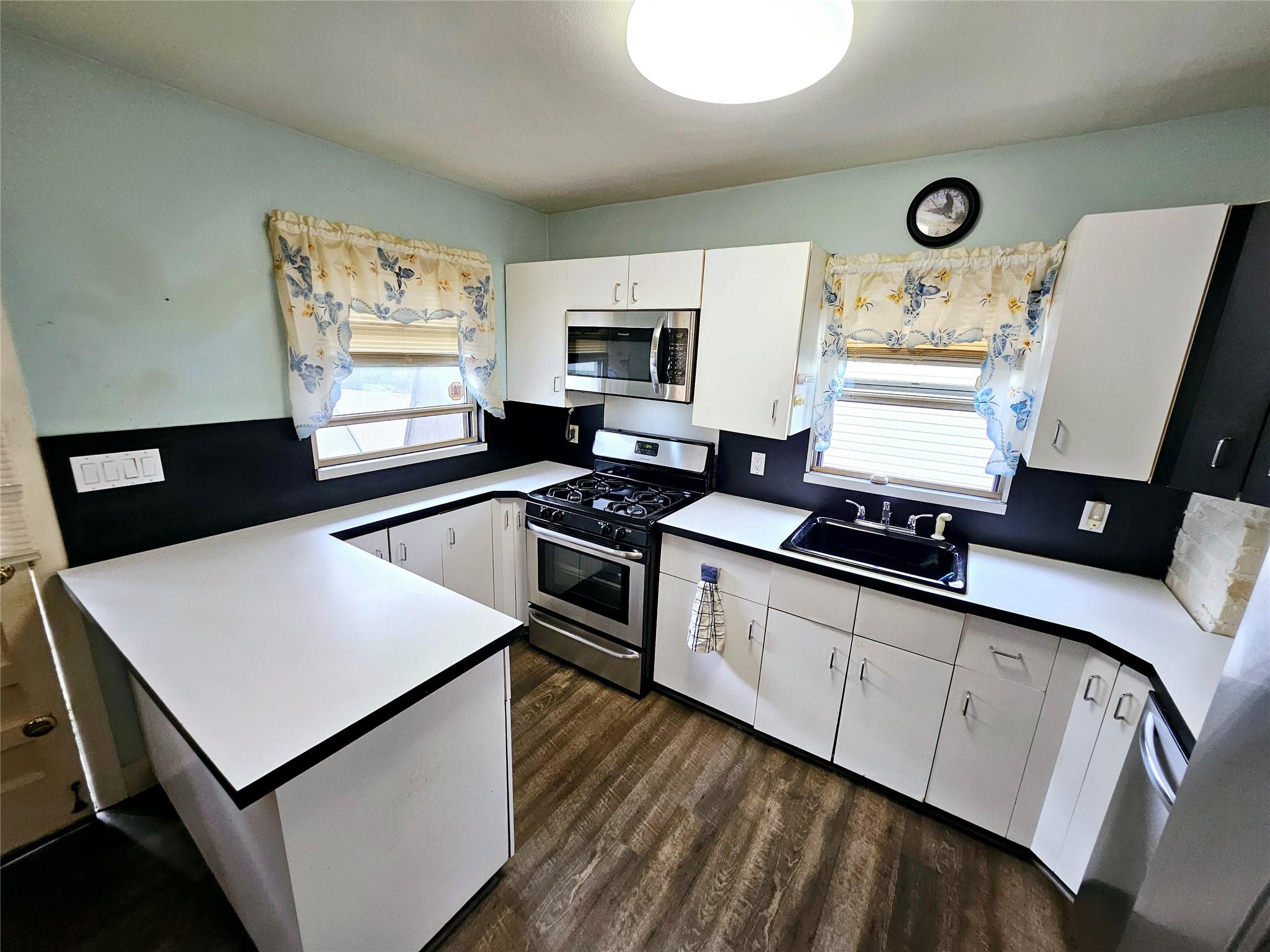 11 Kuhl Avenue, Hicksville, New York image 3