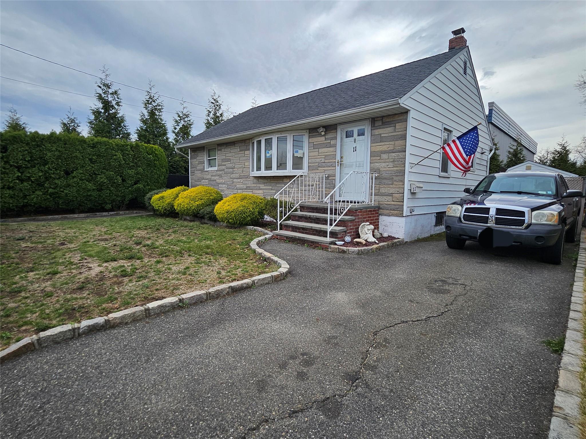 11 Kuhl Avenue, Hicksville, New York image 20
