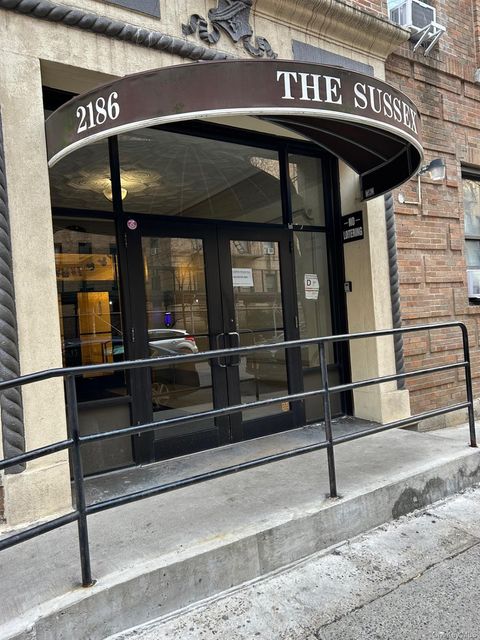 Photo of 2186 Cruger Avenue #5K, Bronx, NY 10462 (MLS # 950685)