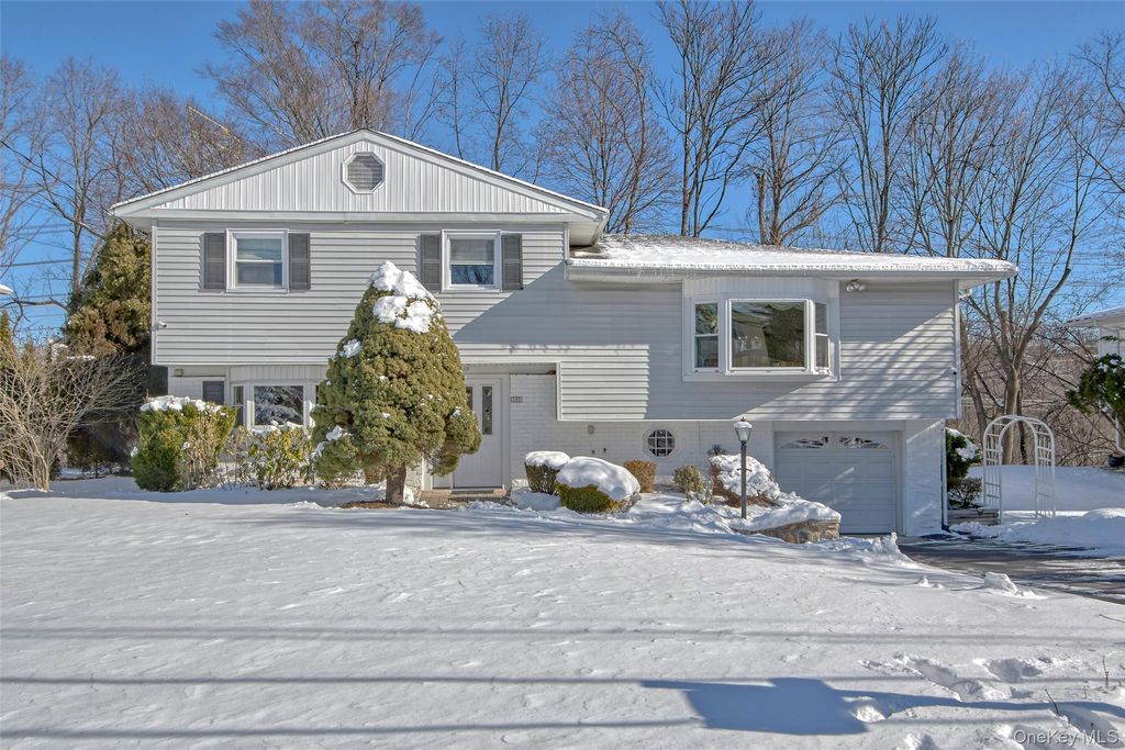 Photo of 107 Parkview Road, Elmsford, NY 10523 (MLS # 953440)