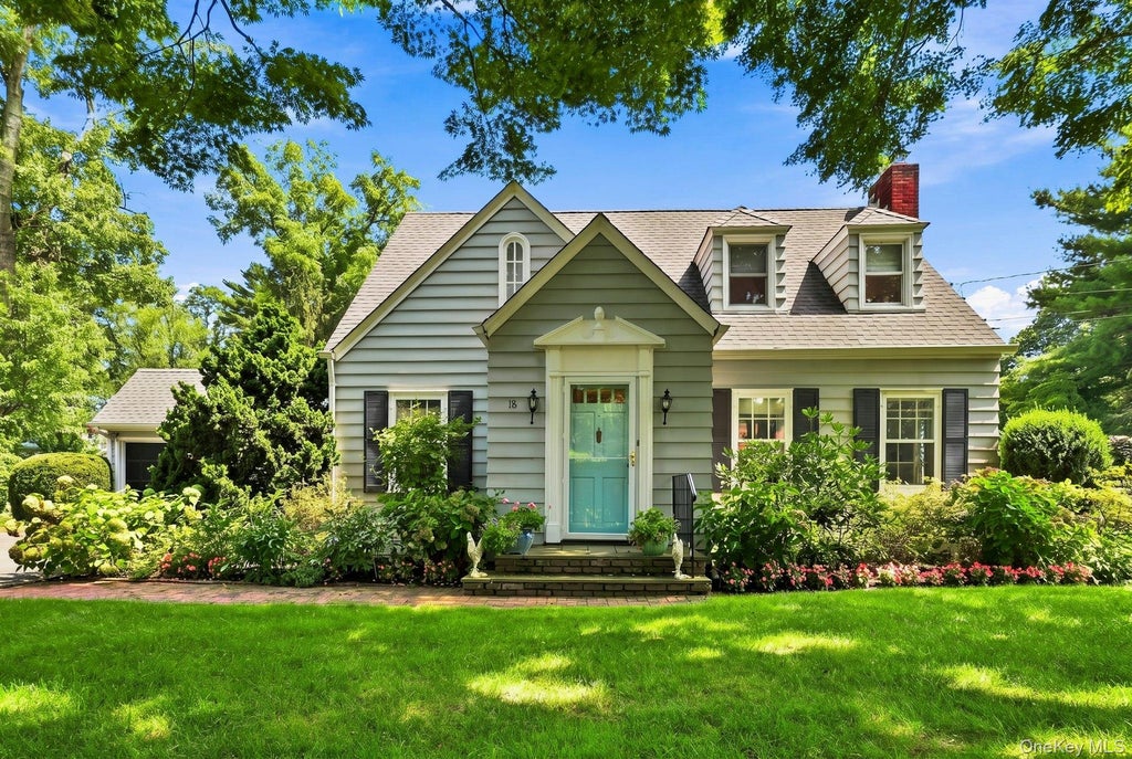 Photo of 18 Matinecock Lane, Locust Valley, NY 11560 (MLS # 1048567)