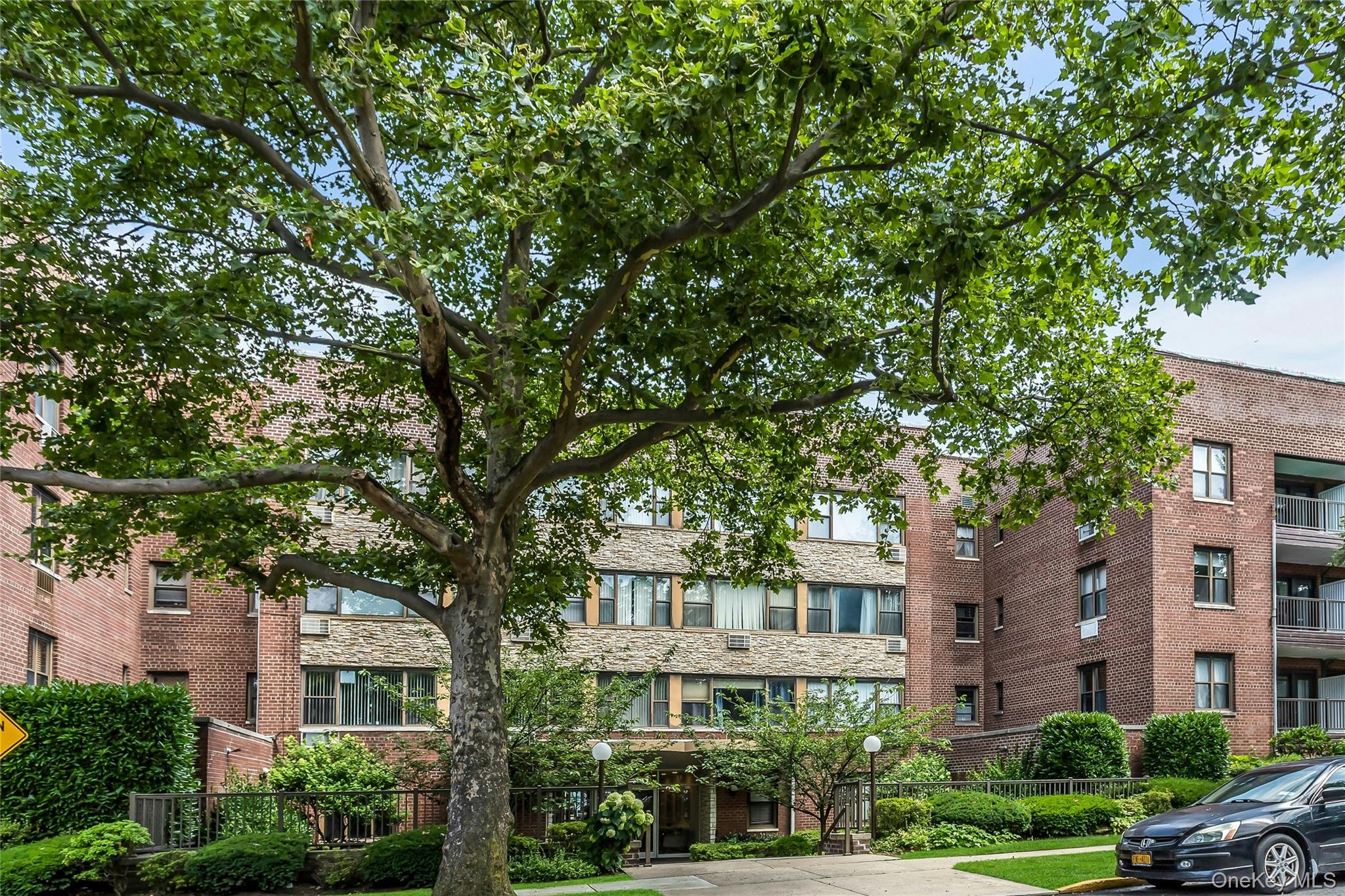 15 Hill Park Ave Avenue 1C