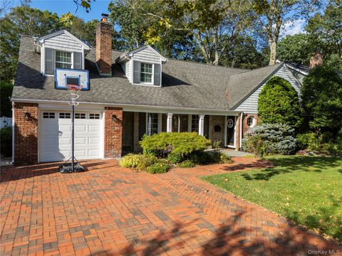 Photo of 3 Reeve Road, Rockville Centre, NY 11570 (MLS # 905776)