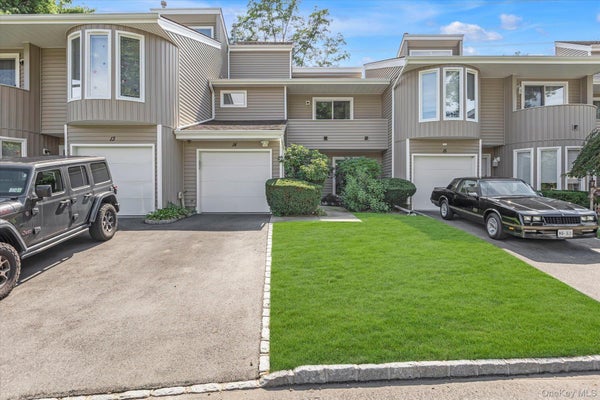 14 KRISTIN LN, HAUPPAUGE, NY 11788 - Image 4c1995489ca74bbbf8a2437ed0395033/2103151391