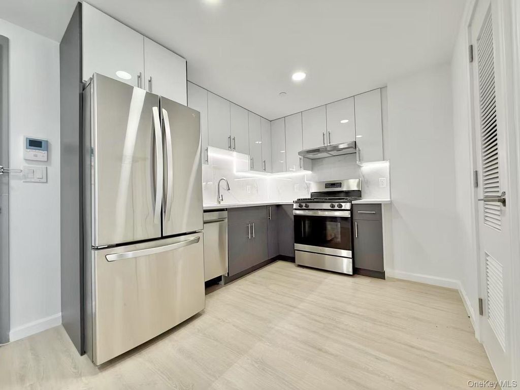 Photo of 13450 BLOSSOM AVE #4F, Flushing, NY 11355 (MLS # 1021726)