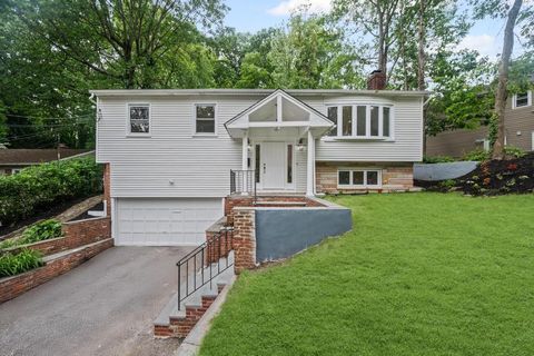 26 Ravine Road Great Neck NY 11023