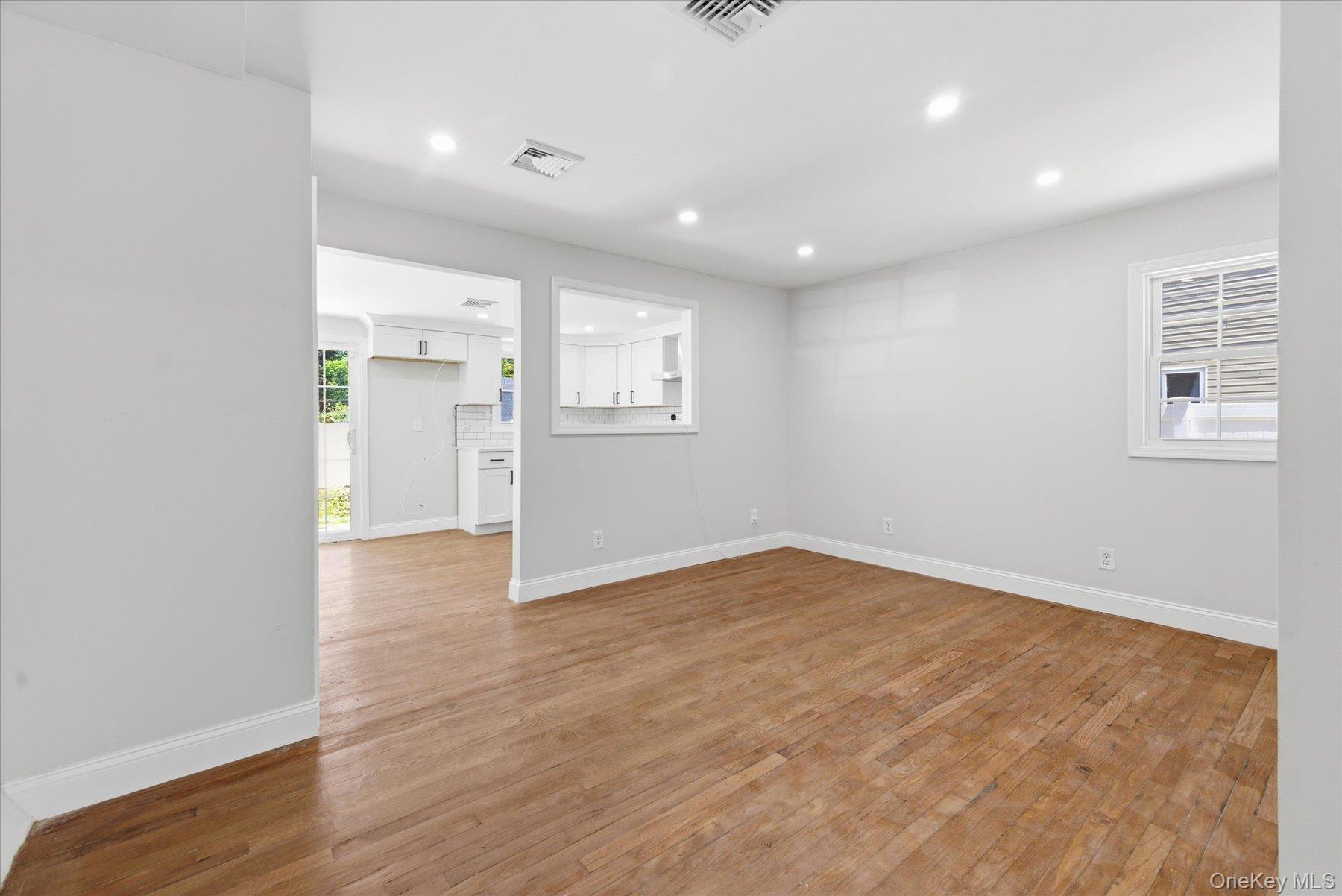 27 New Avenue