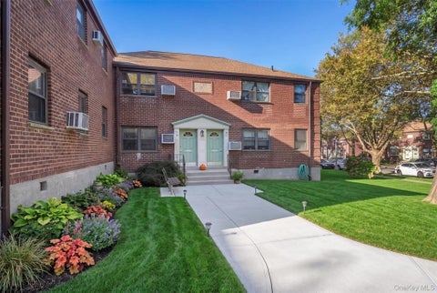 Photo of 57-74 246th Crescent #57-74, Douglaston, NY 11362 (MLS # 1066992)
