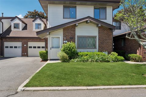 Condo For Sale - 86 W Cambridge Drive #86<br/> Copiague, NY 11726