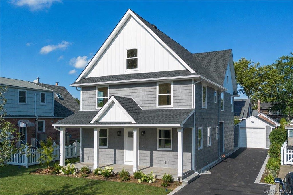 Photo of 5 Elm Avenue, Floral Park, NY 11001 (MLS # 1042484)