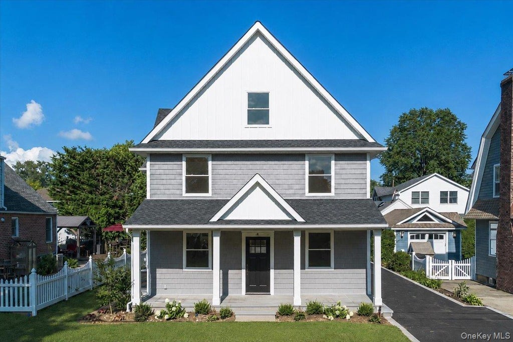 Photo of 5 Elm Avenue, Floral Park, NY 11001 (MLS # 1042484)