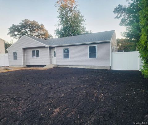 Photo of 6 Loughlin Drive, Shirley, NY 11967 (MLS # 920560)