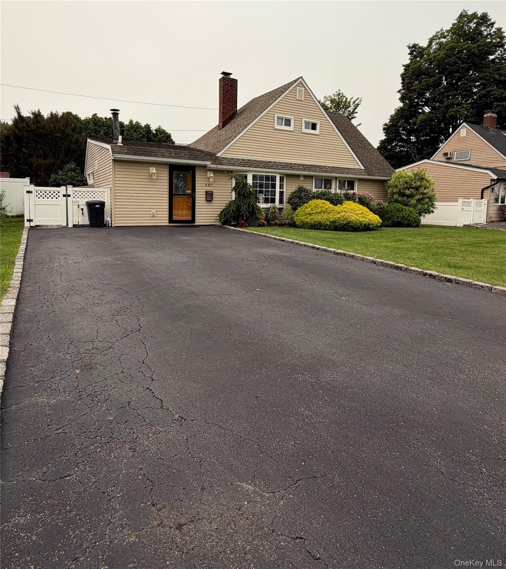 Photo of 261 Elm Drive S, Levittown, NY 11756 (MLS # 1027248)