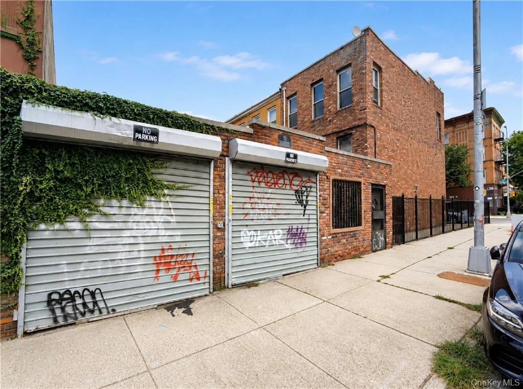 104 Albany Avenue