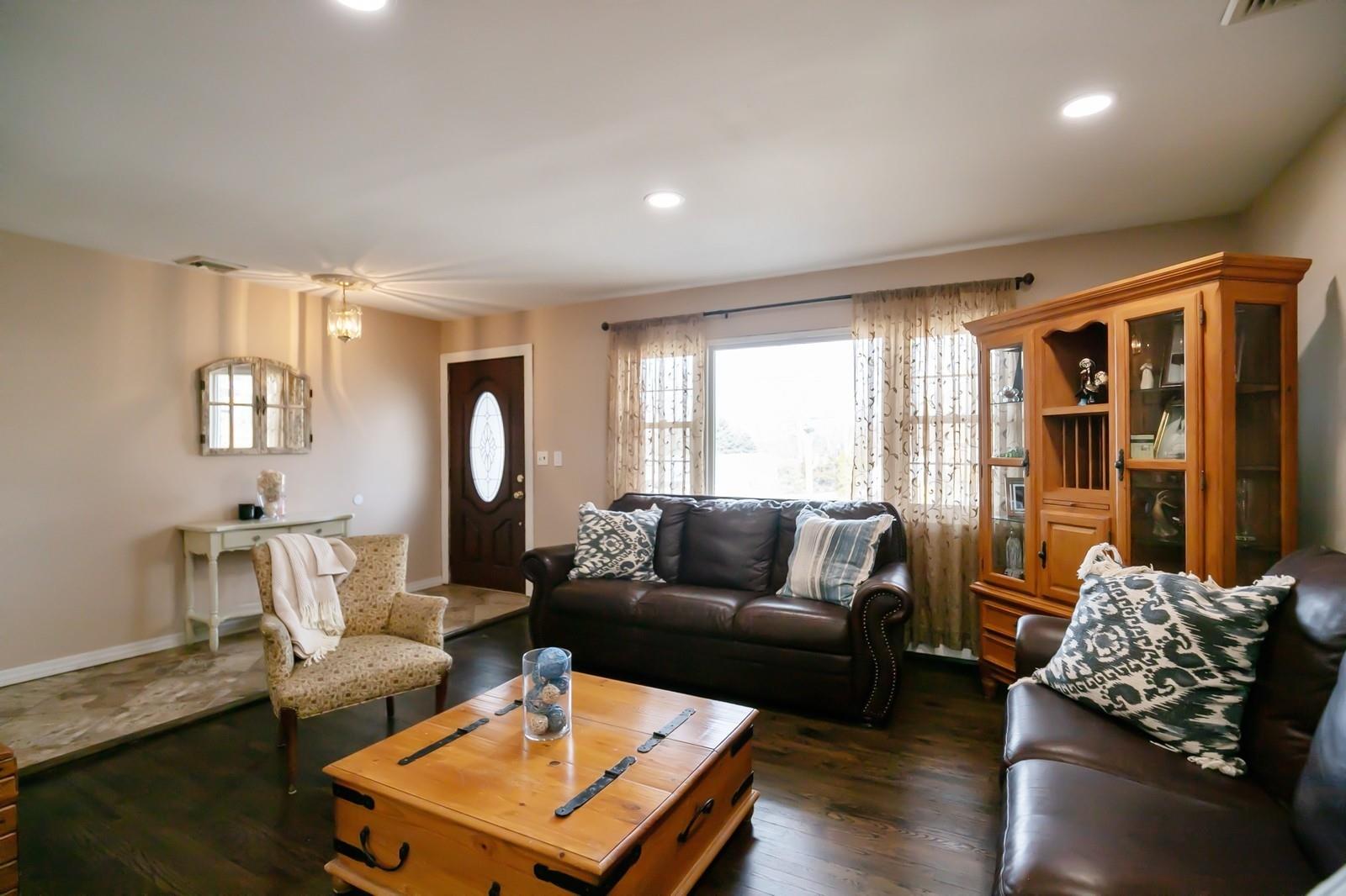 14 Eva Lane, Farmingville, New York image 8