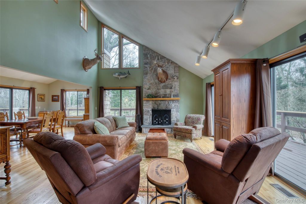 Photo of 16 Shelterlands Path, Shelter Island, NY 11964 (MLS # 981688)