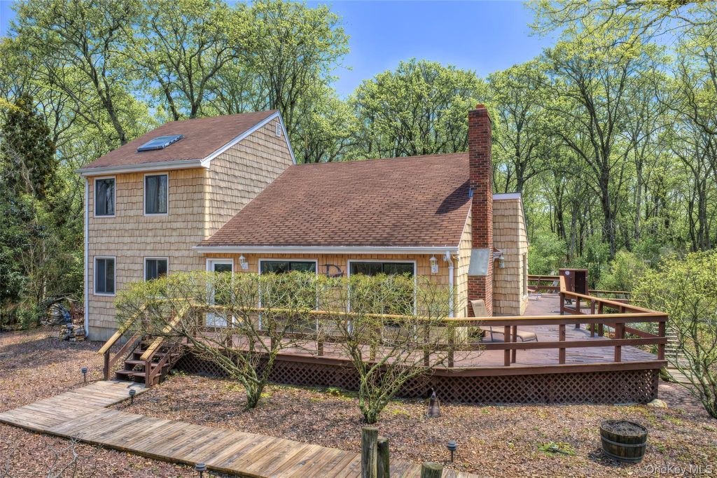 Photo of 16 Shelterlands Path, Shelter Island, NY 11964 (MLS # 981688)