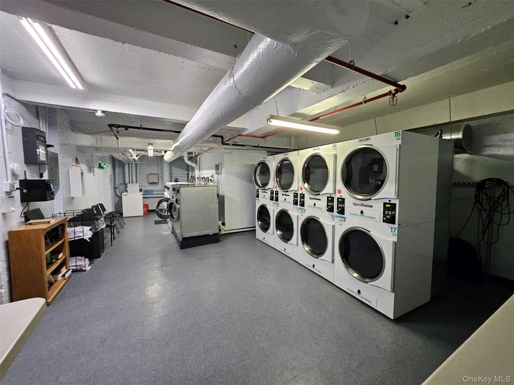 Photo of 224-24 Union Turnpike #1R, Oakland Gardens, NY 11314 (MLS # 986528)