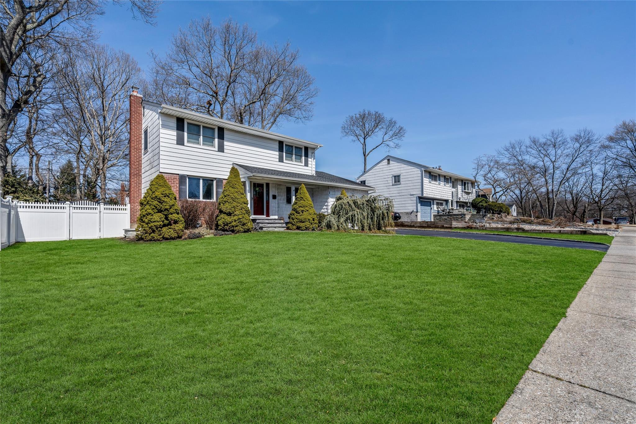54 Bethany Drive, Commack, New York image 4