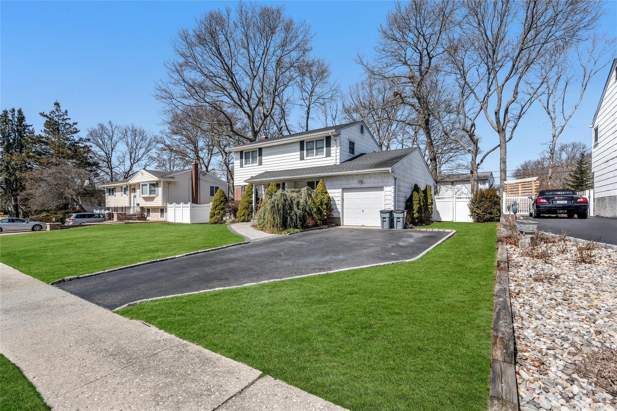 54 Bethany Drive, Commack, New York image 3
