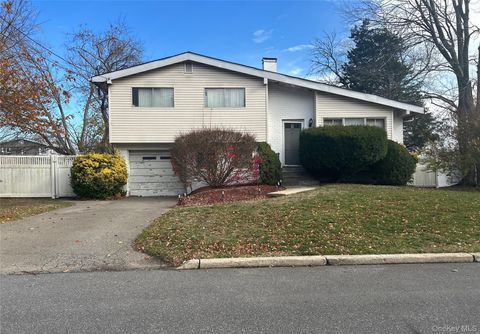 Homes For Sale - 259 W 24th Street<br/> Deer Park, NY 11729