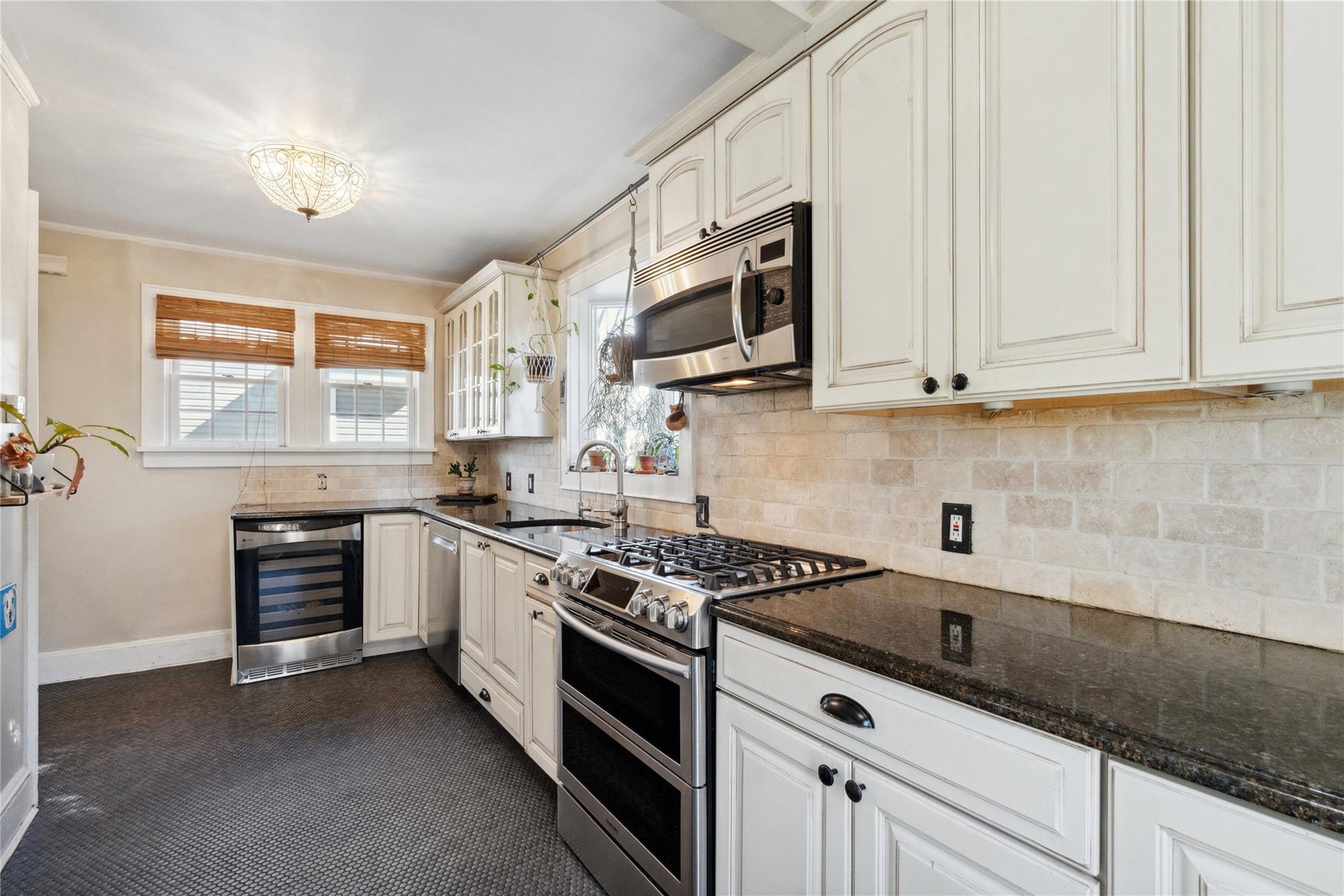 19 Beatrice Avenue, Syosset, New York image 11
